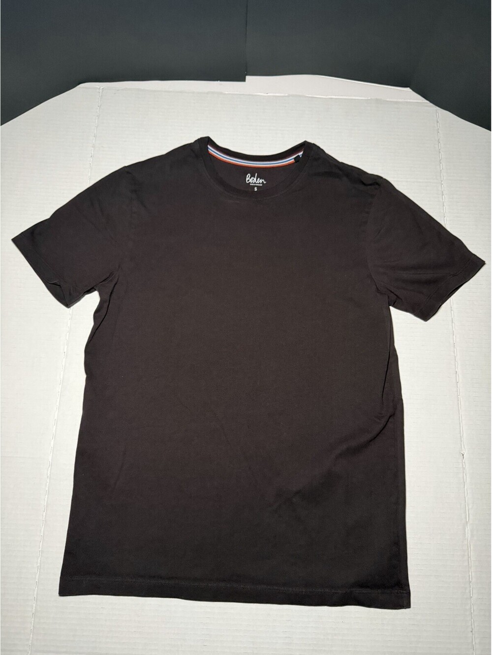 Boden Black T-Shirt Size Small- Multicolored Collar